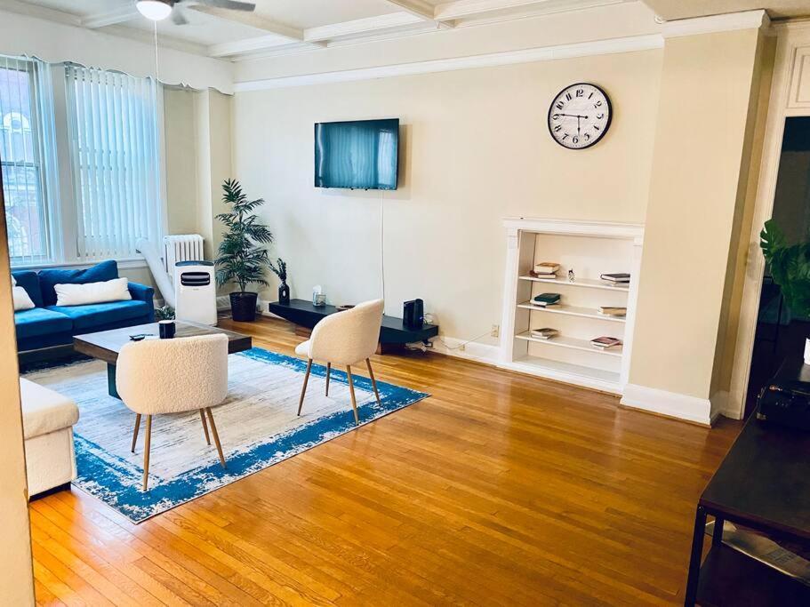 Historic Downtown 3bdr With Pool Table *